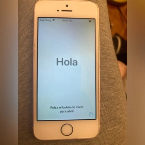 iPhone SE needs activation lock